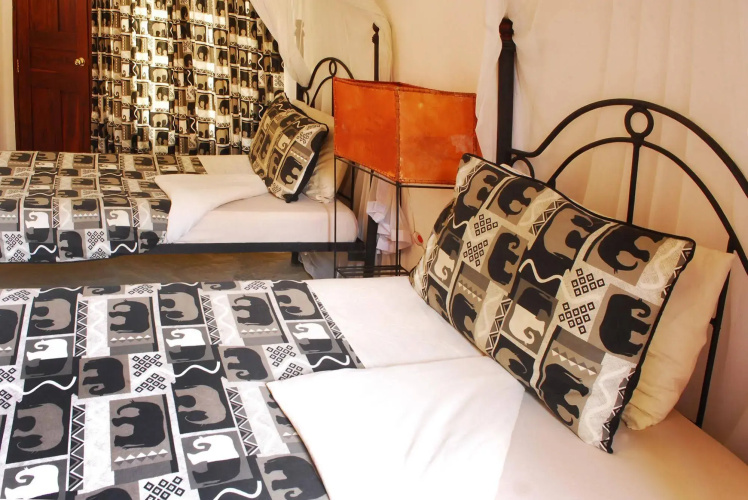 Ahadi Lodge