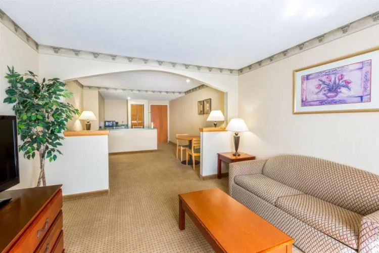 Comfort Suites