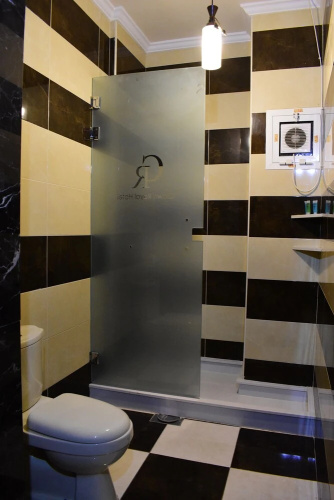 Crown Royal Hotel Tyr