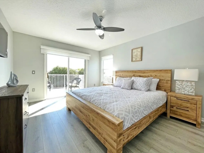 Paradise Point 4 Bedroom Home by RedAwning