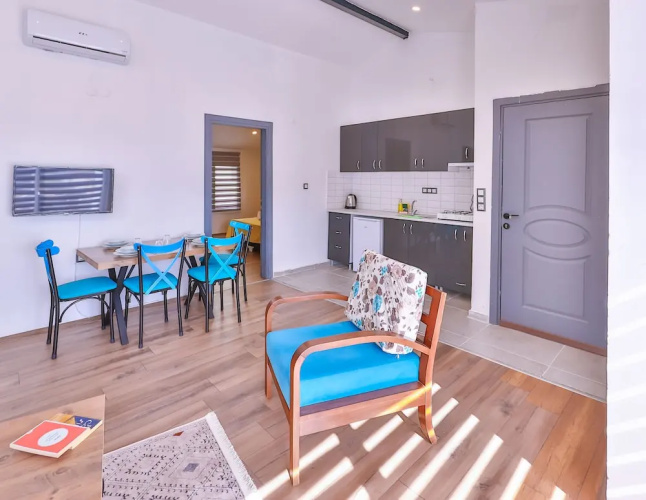 3 House Apart