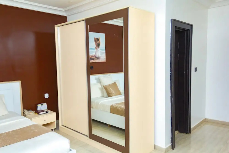The Point Hotel and Suites