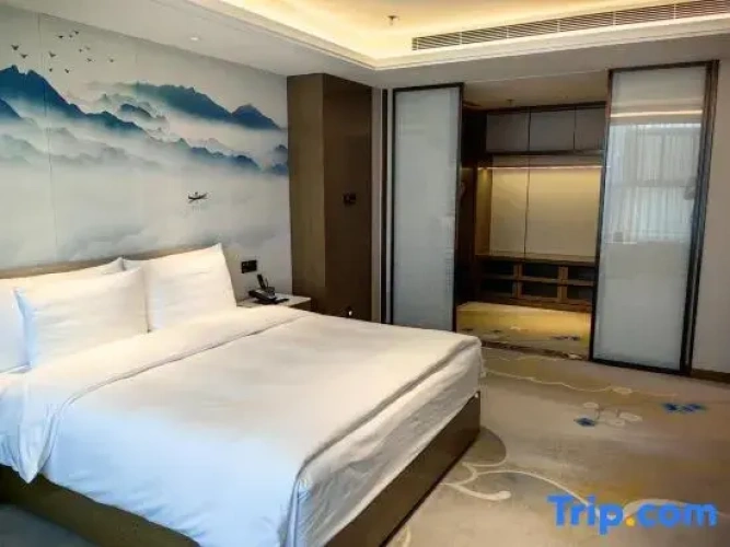 Deluxe Family Suite
