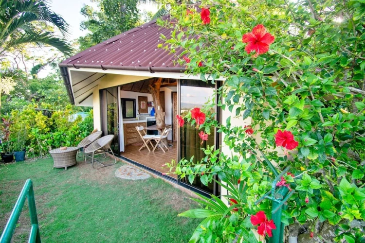 Bungalow with balcony