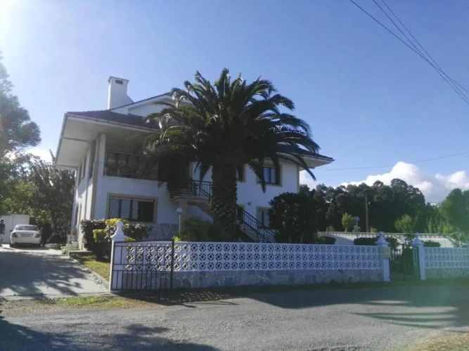 4 Bedrooms Cottage