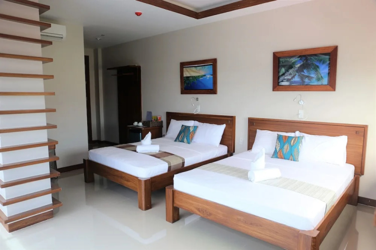 4.13 suites hotel