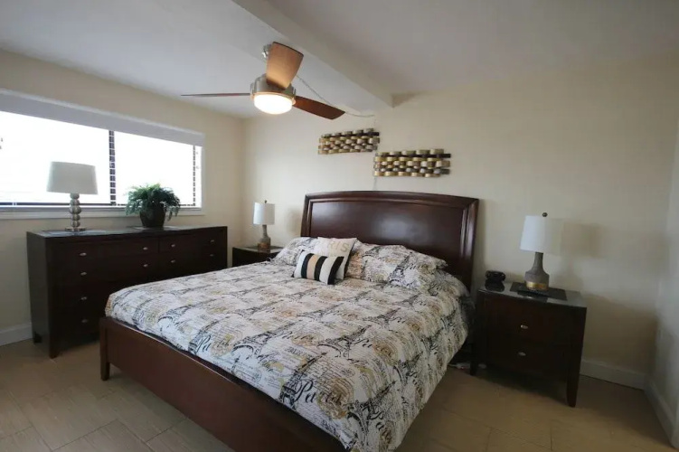 Carlos Pointe Unit 531 by RedAwning
