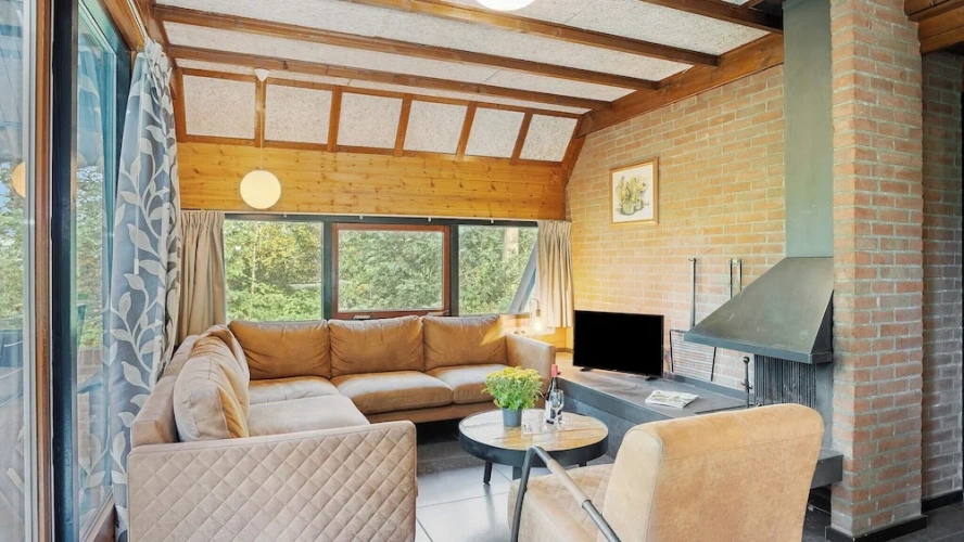 Bungalow with balcony