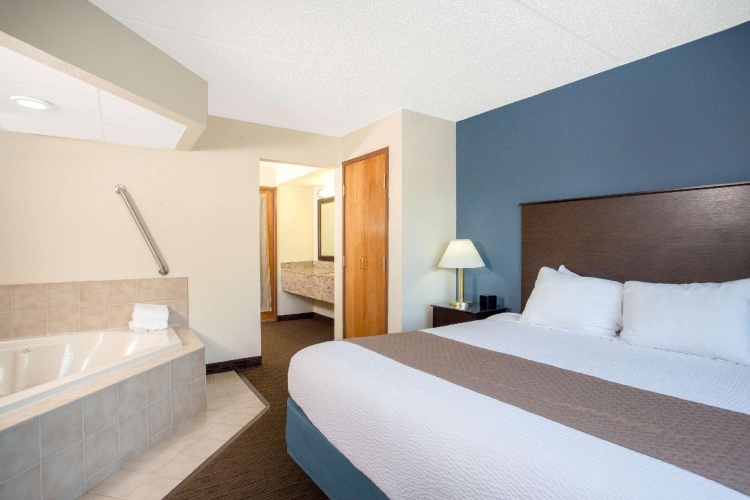 1 Bedroom Deluxe Double Suite