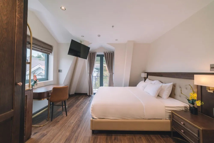 Sunset Hill Hotel