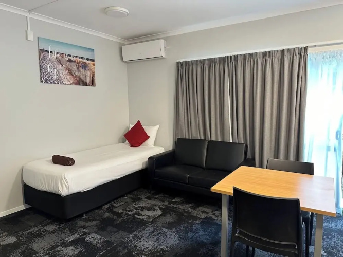 Lorne Apartments