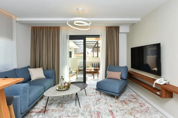 1 Bedroom Deluxe Apartment with pool view