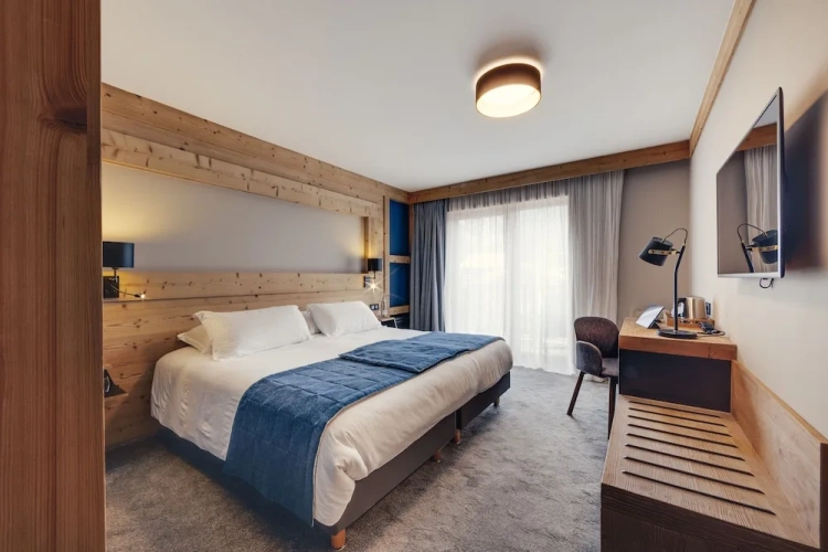 Comfort room with balcony