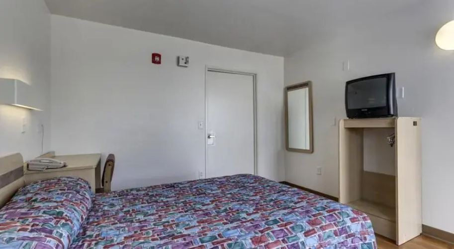 Rodeway Inn & Suites
