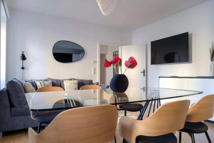 Apartment with garden view