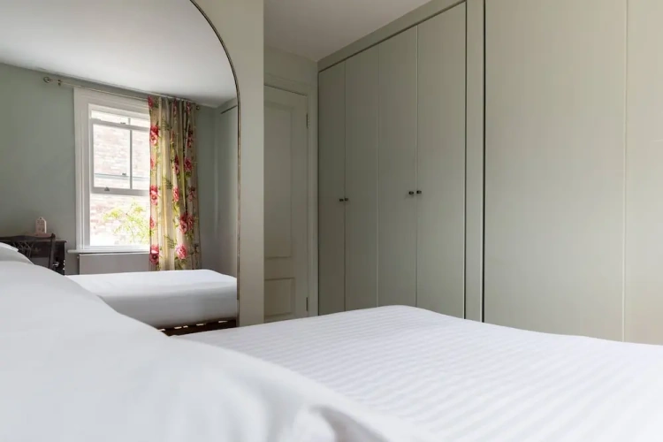 3 Bedrooms Apartment