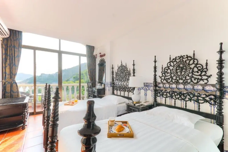 Standard Twin room with balcony and with sea view