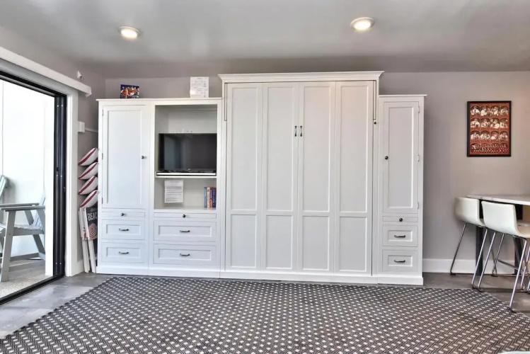 Edgewater House 213