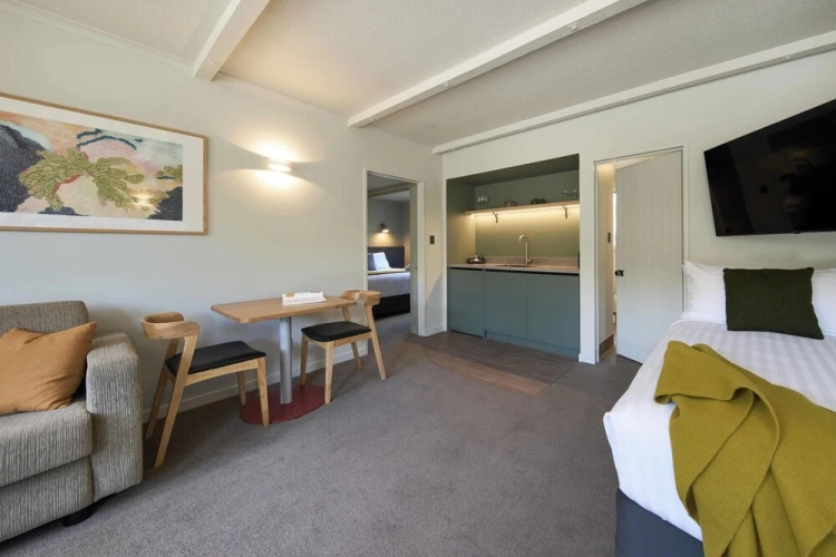 1 Bedroom Deluxe Twin Basement room