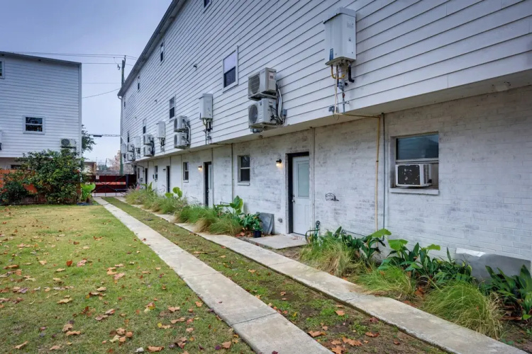 Game Room w/ Pool Table! Downtown Mobile Condo