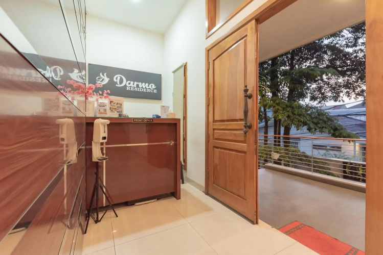 OYO Flagship 1308 Darmo Residence