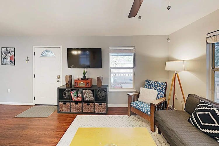 1184 Austin - 3 Br Home