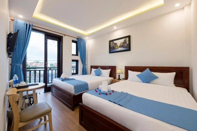 Standard Triple room with balcony