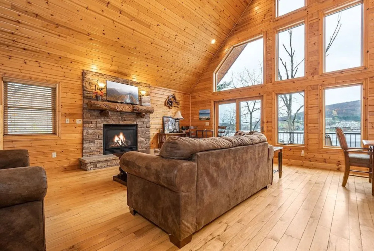 Lakeside Lodge