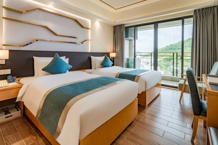 Deluxe Twin room with balcony