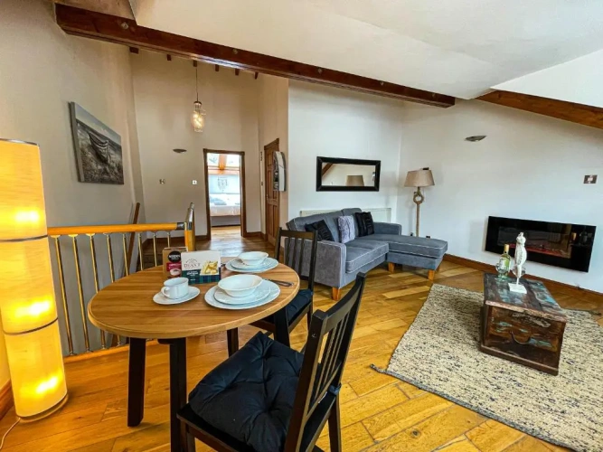 Deluxe Apartment
