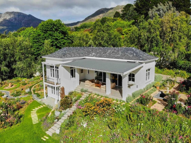 3 Bedrooms Cottage