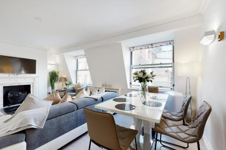Stay In Bond Street