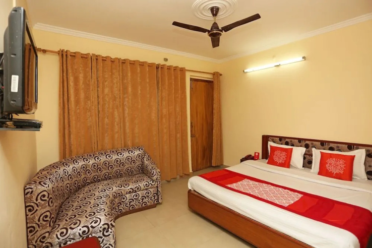 OYO 8714 Hotel Amar