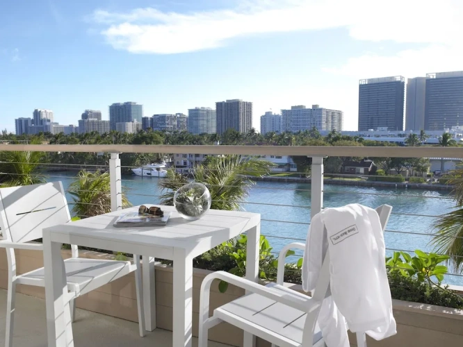 2 Bedrooms Double Suite with balcony and with water view