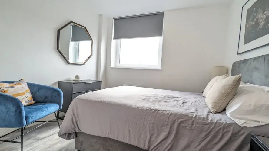 Modern 1 Bed Apt - 15 Mins to Solihull Centre