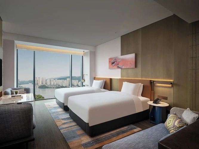 Premium Quadruple room with lake view