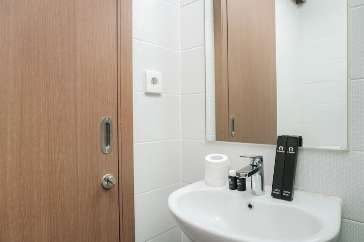 Pool View Studio Apartment at Puri Orchard