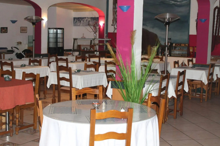 Yasha Hotel