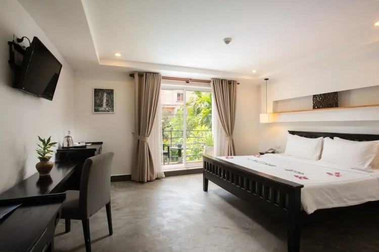 Deluxe Double room with balcony and with pool view