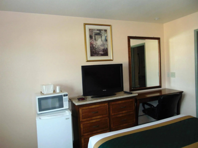 Corcoran Country Inn