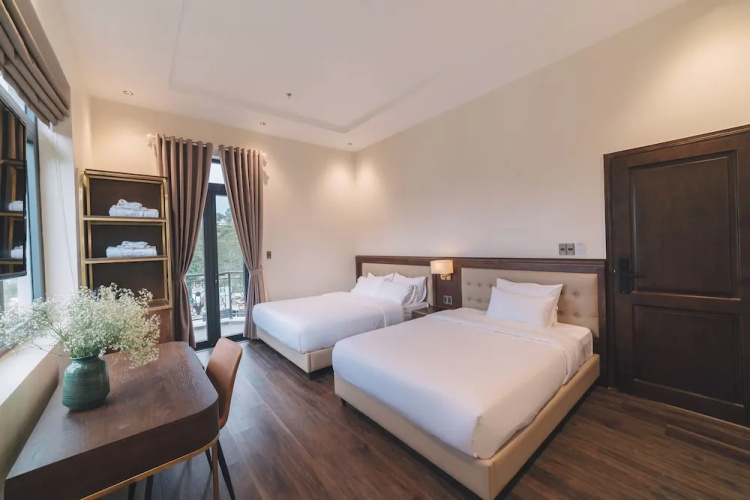 Sunset Hill Hotel