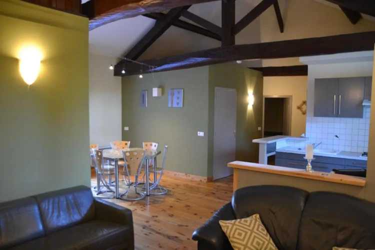 3 Bedrooms Apartment