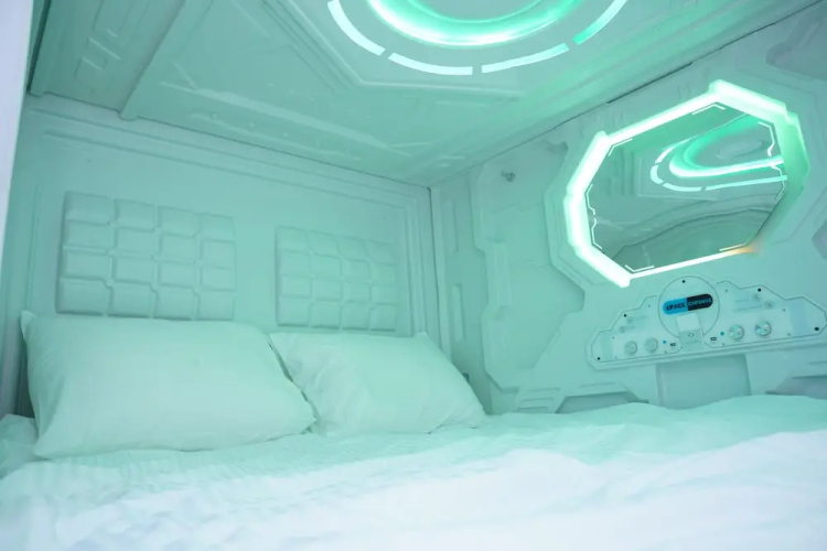 Capsula hotel
