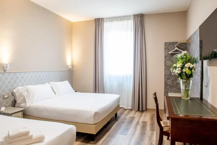 Standard Triple room