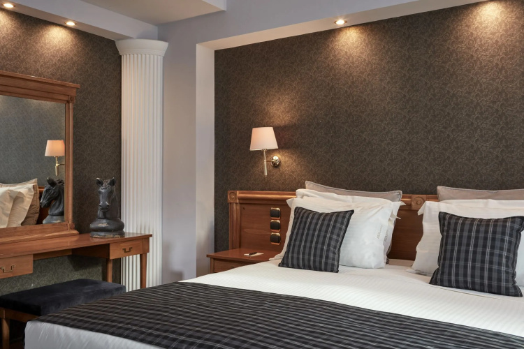 AVA Hotel & Suites