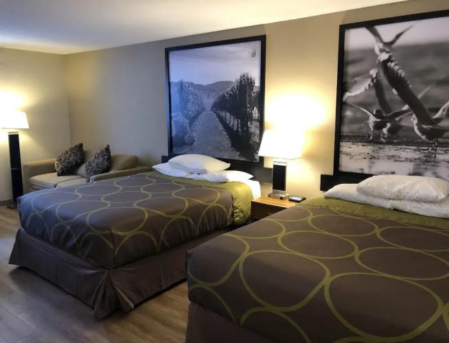 Super 8 Salmon Arm