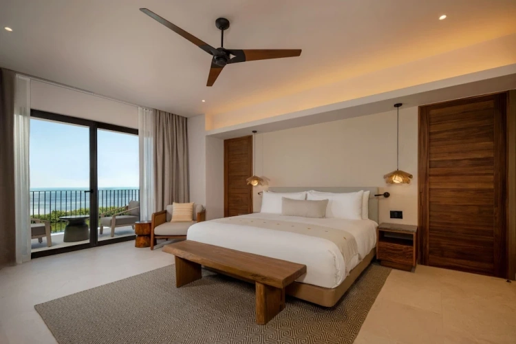 Standard Double room with balcony and oceanfront