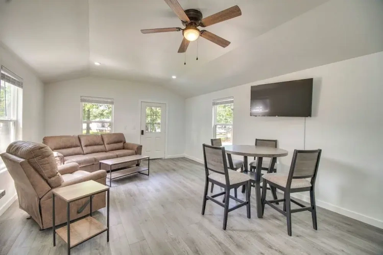 2 Bedrooms Cottage