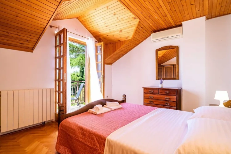 3 Bedrooms Villa with balcony