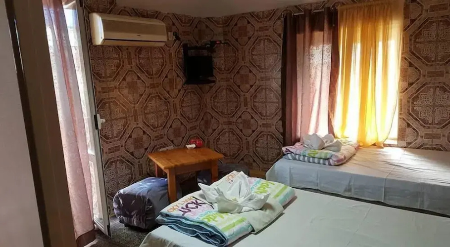 Shans 2 Hostel